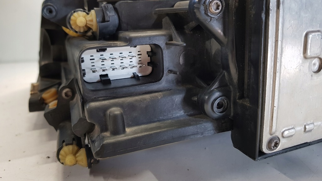 фото №14, Лампа ксенон права перед vw touareg