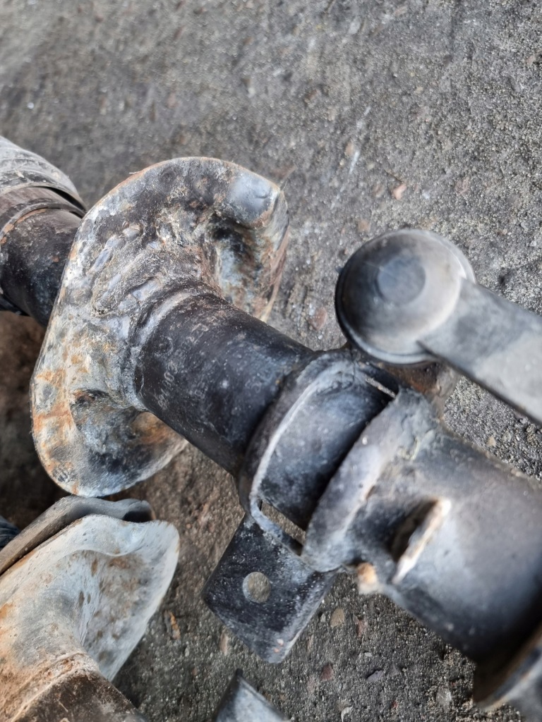 Амортизатор задний  левый правый alfa romeo crosswagon Доставка