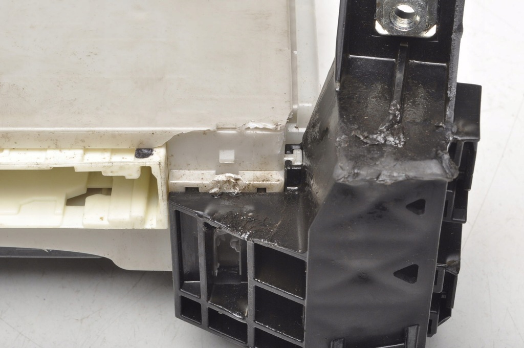 фото №4, Toyota prius iii коробка модуль bsi 89221-47280