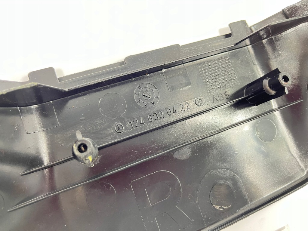 Захист нижня накладка стійка b права czarna mercedes w124 1246920422 Ціна