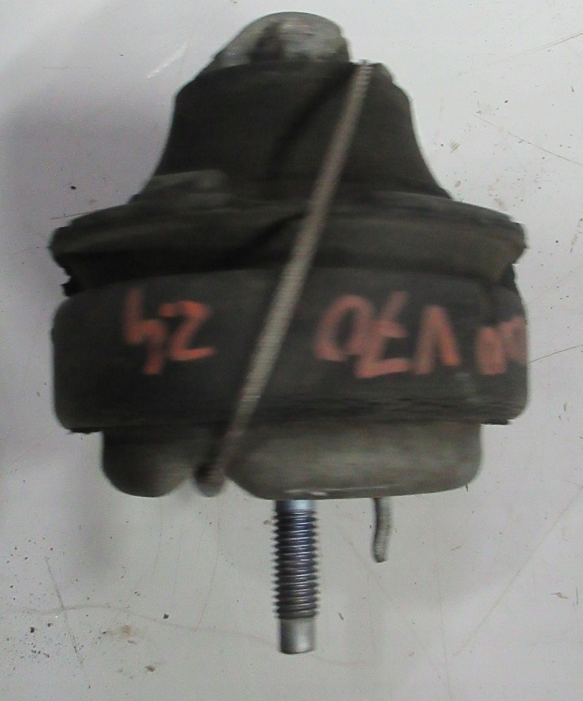 фото №1, Volvo v70 ii 2.4 кронштейн подушка двигателя 30778951