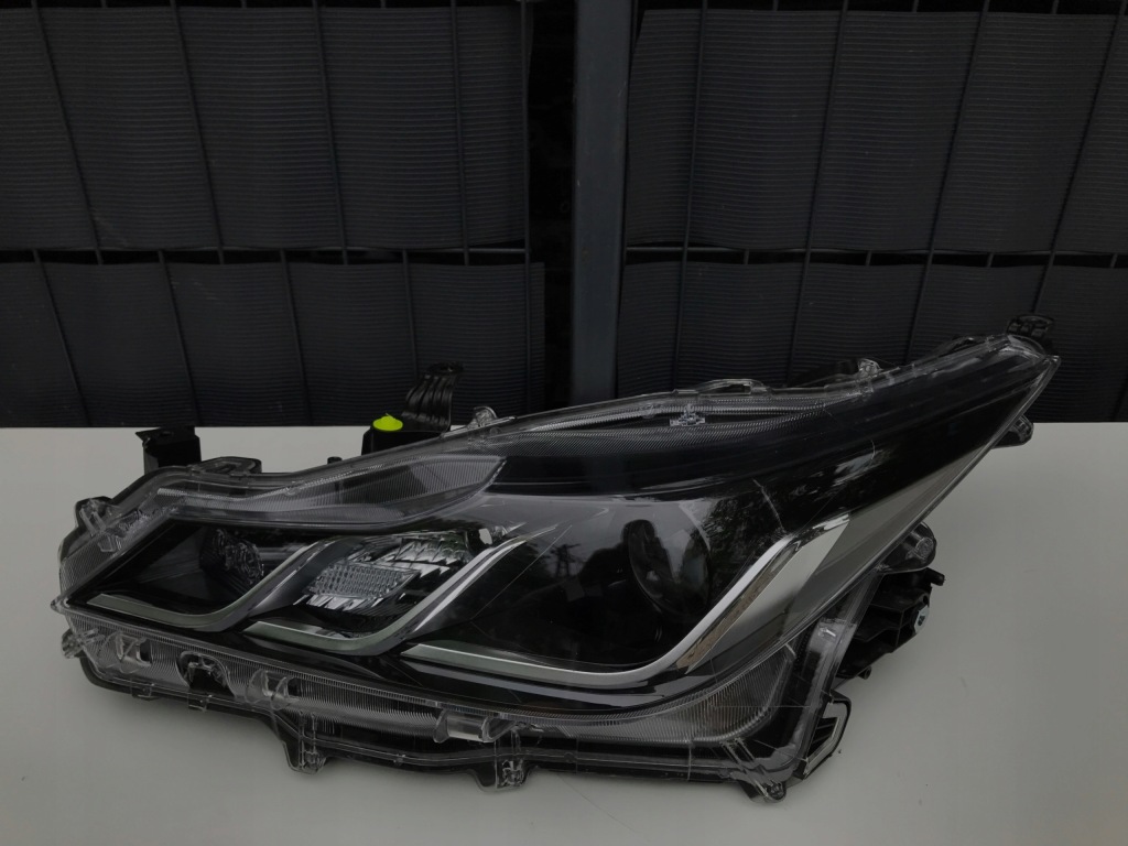 Купити Toyota corolla e21 ліва фара перед седан led 18-