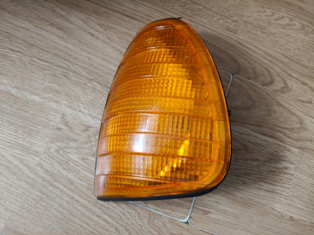 фото №1, Mercedes w123 поворотник лівий