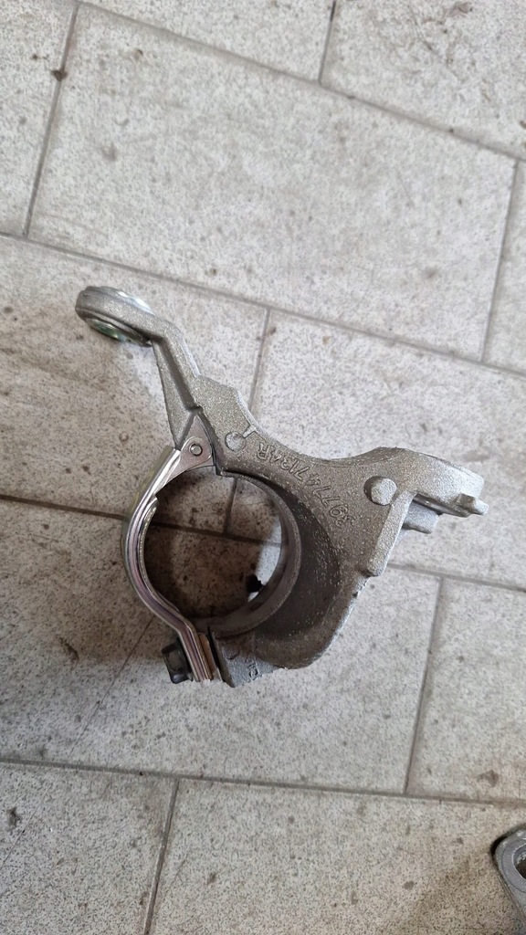 фото №1, Кронштейн опора полуось renault 1.5 dci 397747134r
