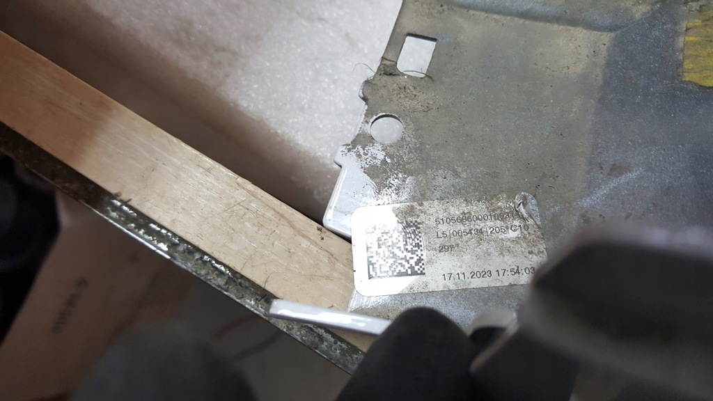 фото №13, Молдинг крила передній права сторона audi e-tron 4ke853718f демонтаж