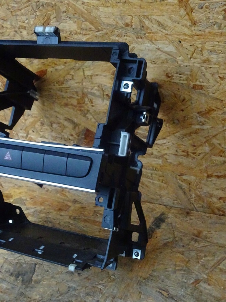 фото №3, Audi a3 8p рамка корзина радио переключатели запуск стоп аварийная 2din 8p0858005