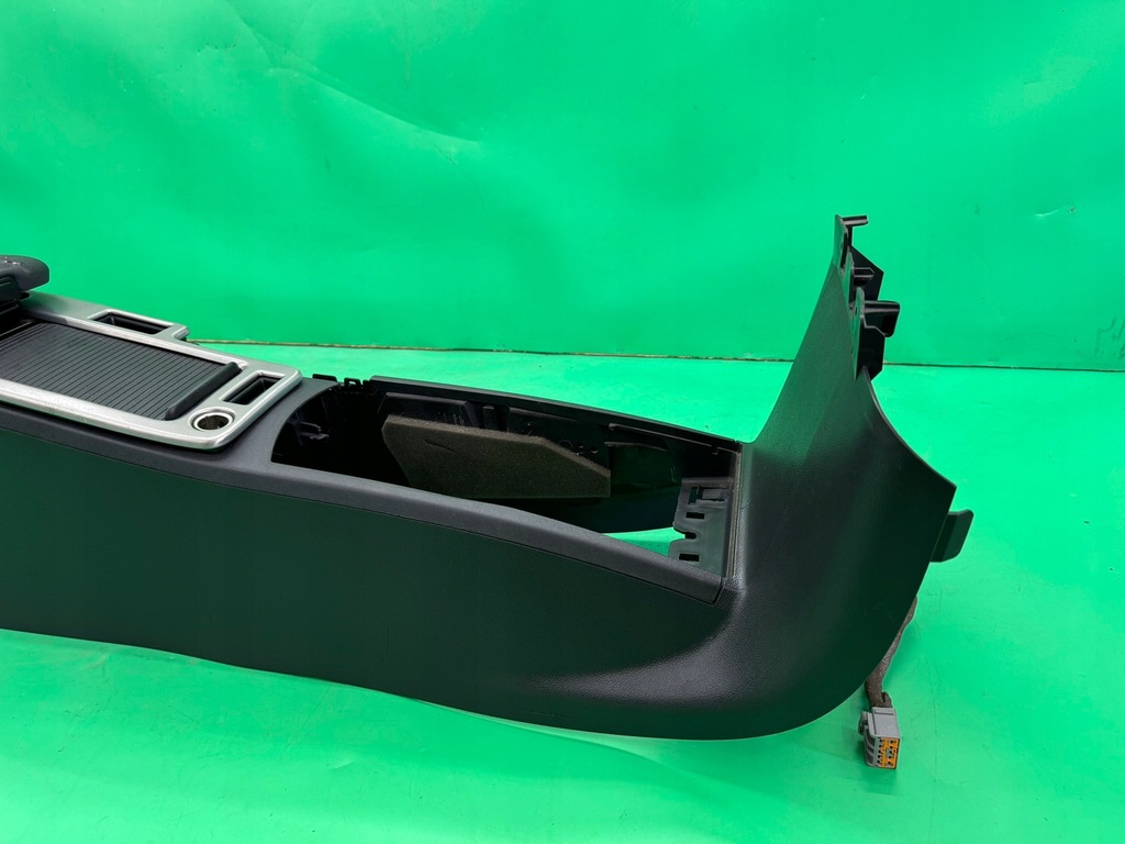 фото №13, Тунель середній підлокітник рамка 30755374 volvo c30 06- europa