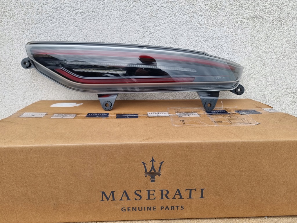 фото №1, Лампа права задня задня maserati mc20 led