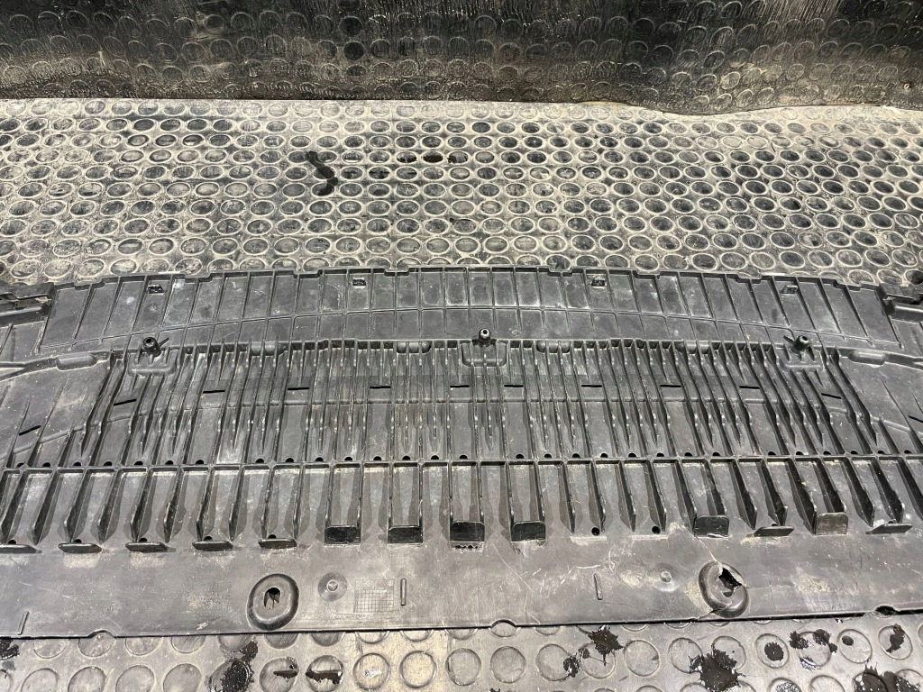 Купити Audi a6 c7 4g0 рестайлінг  14-18 накладка абсорбер плита під  бампер перед передня