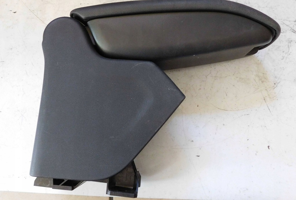 фото №1, Citroen ds3 ii 10- подлокотник