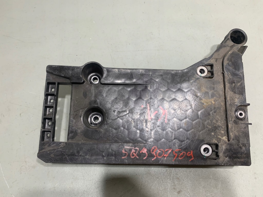 фото №1, Audi q3 83a основание аккумулятор 5qj907509