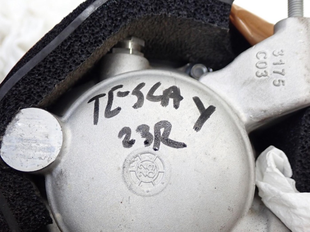 Компресор кондиціонера оригінал 1582668-00-i tesla model y 3d3 3d7 23r Оригінал