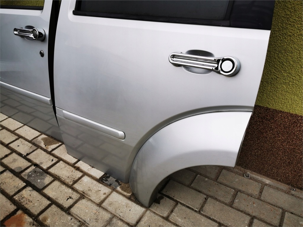 фото №4, Dodge nitro дверь левая задняя полный демонтаж