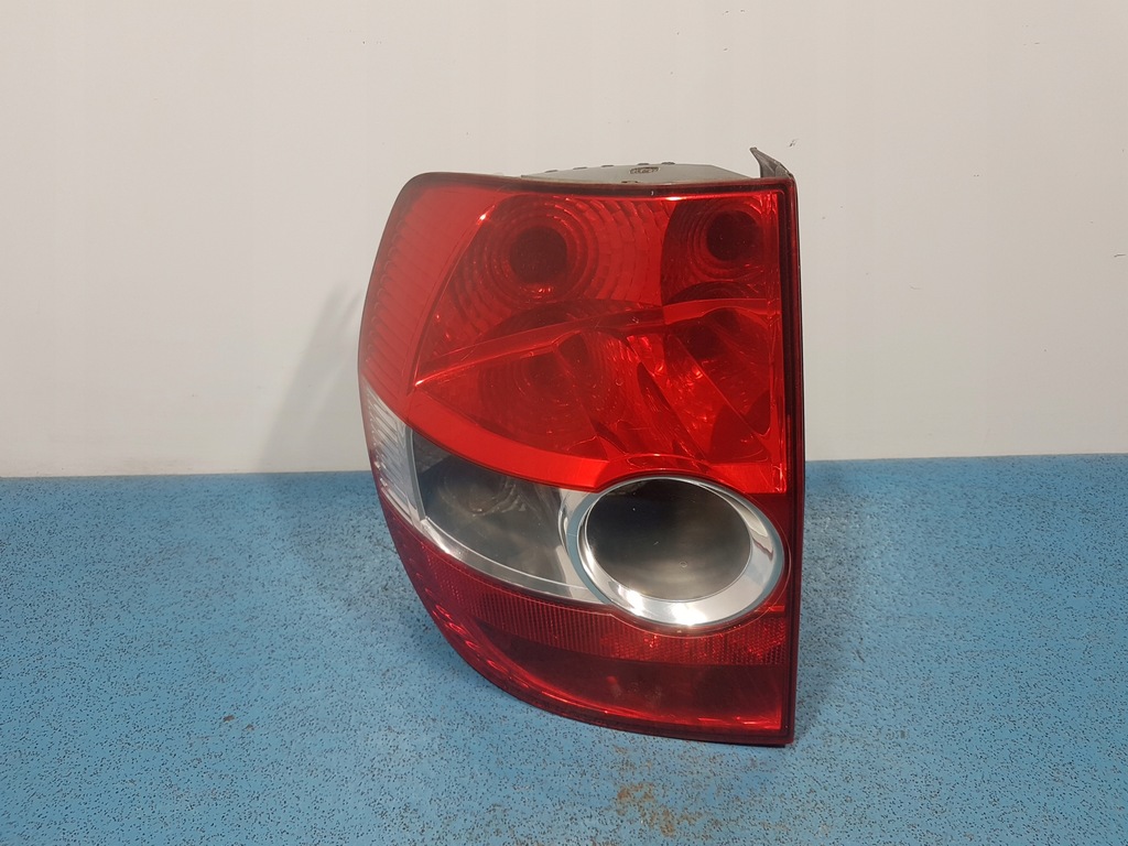 фото №1, Vw fox ii lift лампа задняя левая наружная