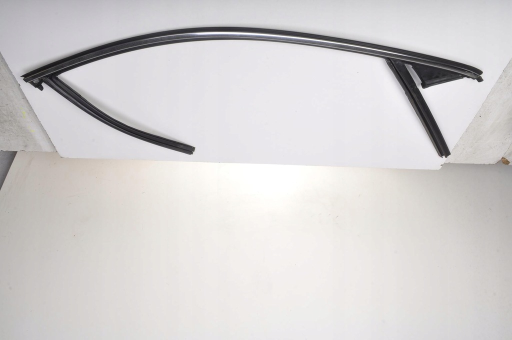 фото №1, Volvo s60 iii v60 ii молдинг стекло правый перед