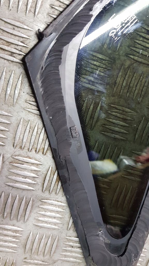 фото №14, Audi a8 d3 скло кузовна ліва задня