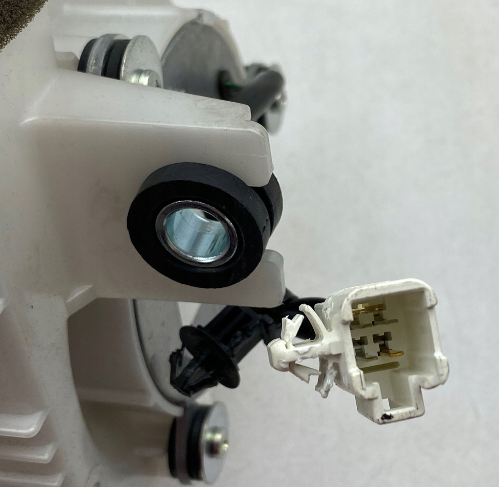 2011 toyota auris 150 вентилятор акумулятора g923047070 в Україні