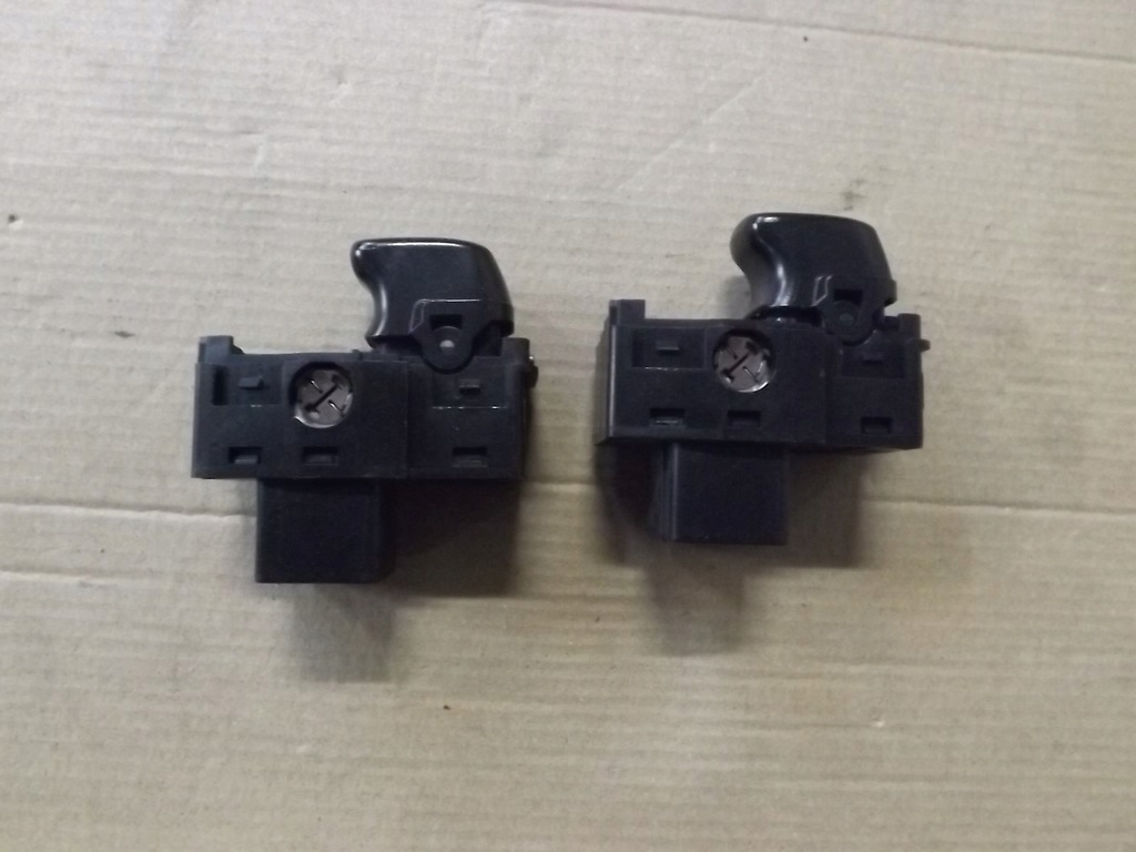 фото №6, Volvo xc70 i 1 кнопка переключатель стекло правый левый задняя 8685288