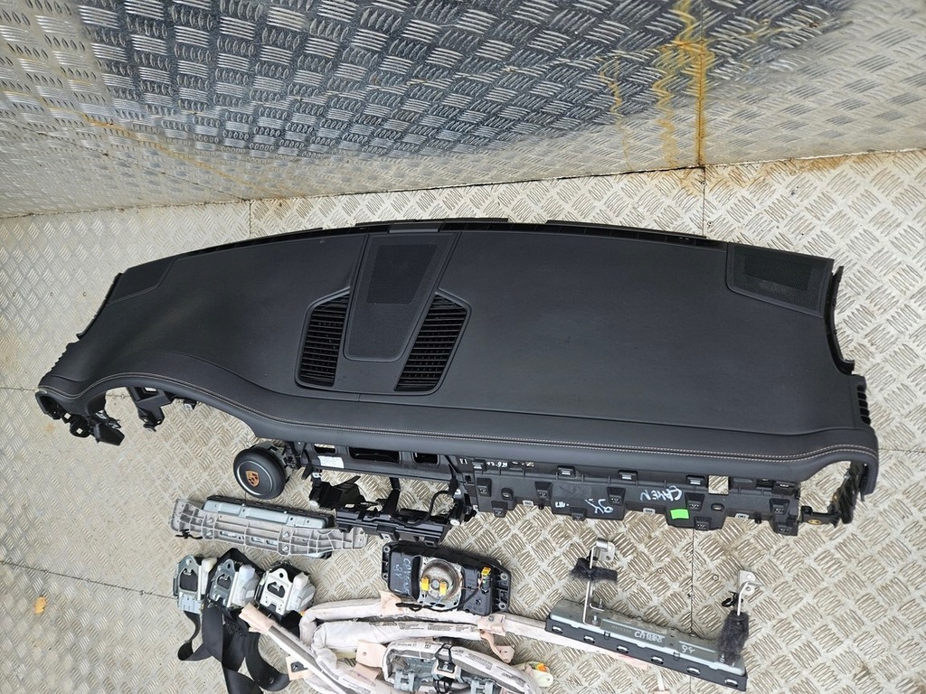 фото №8, Консоль панель приладів панель приладів шкіра білий nić porsche cayenne iii 9y 9y0