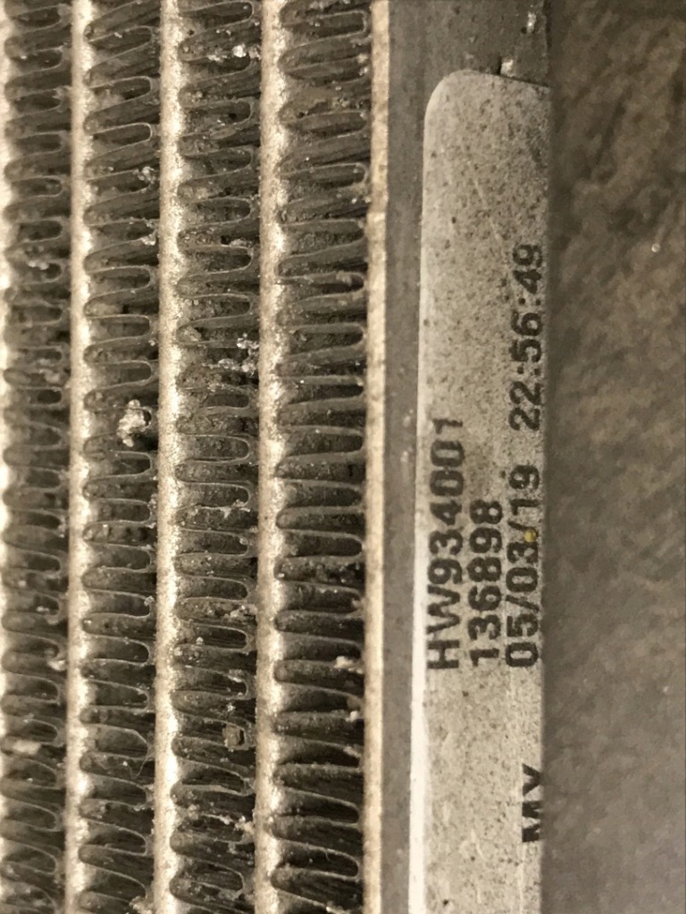 Tesla model 3 3 1077082-00-c радиатор воды Недорого