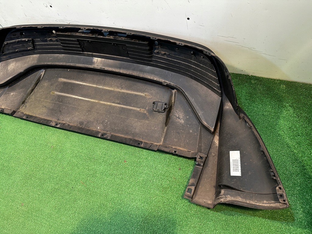 фото №11, Porsche taycan 9j 9j1 бампер задня спойлер dół накладка 9j1807983f