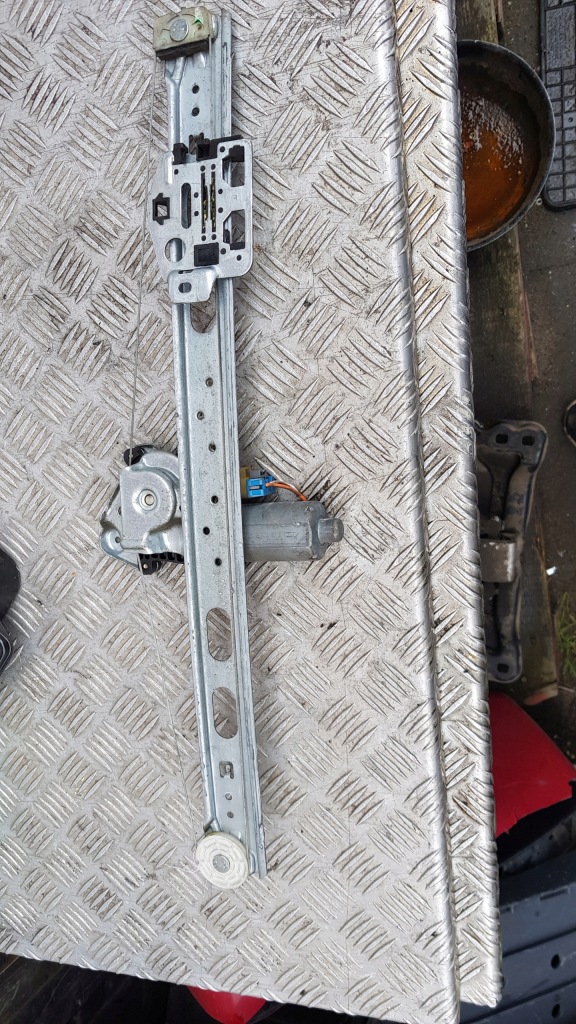 Mercedes 163 ml підйомник скло правий задній Зі Шроту