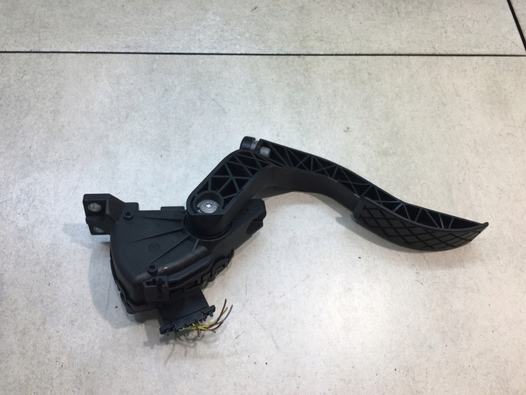 фото №5, Потенциометр газа audi a4 b6 2.0 8e1723523c