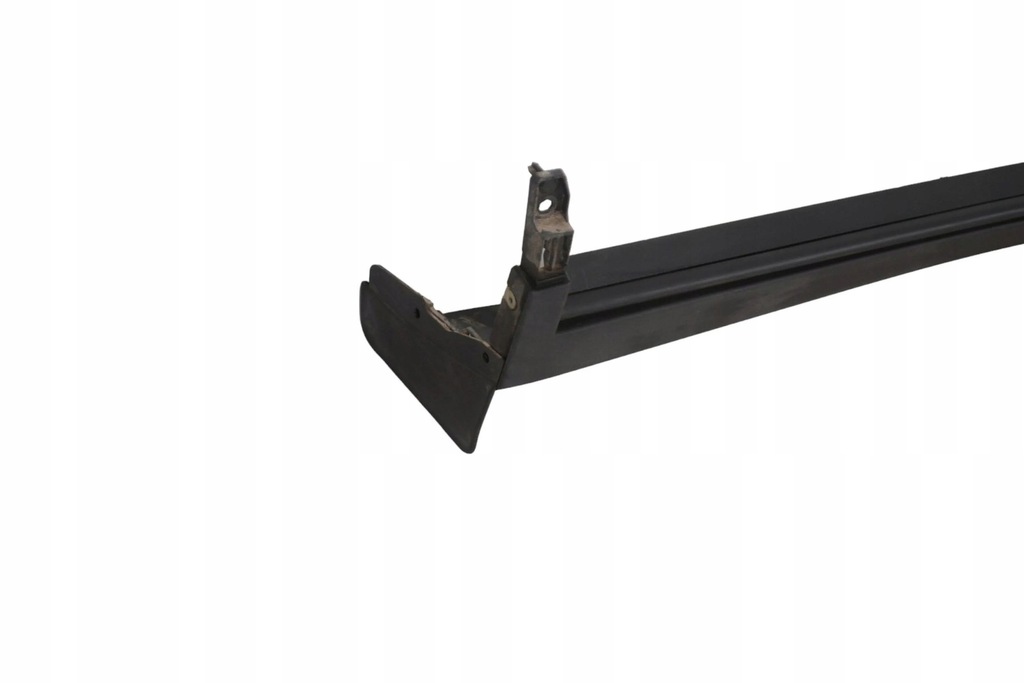 фото №4, Polestar 2 2021 права сторона поріг