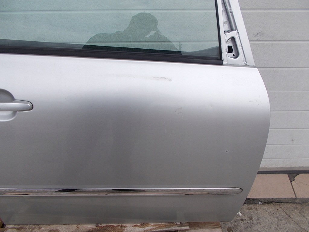 фото №8, Дверь правый перед toyota avensis verso