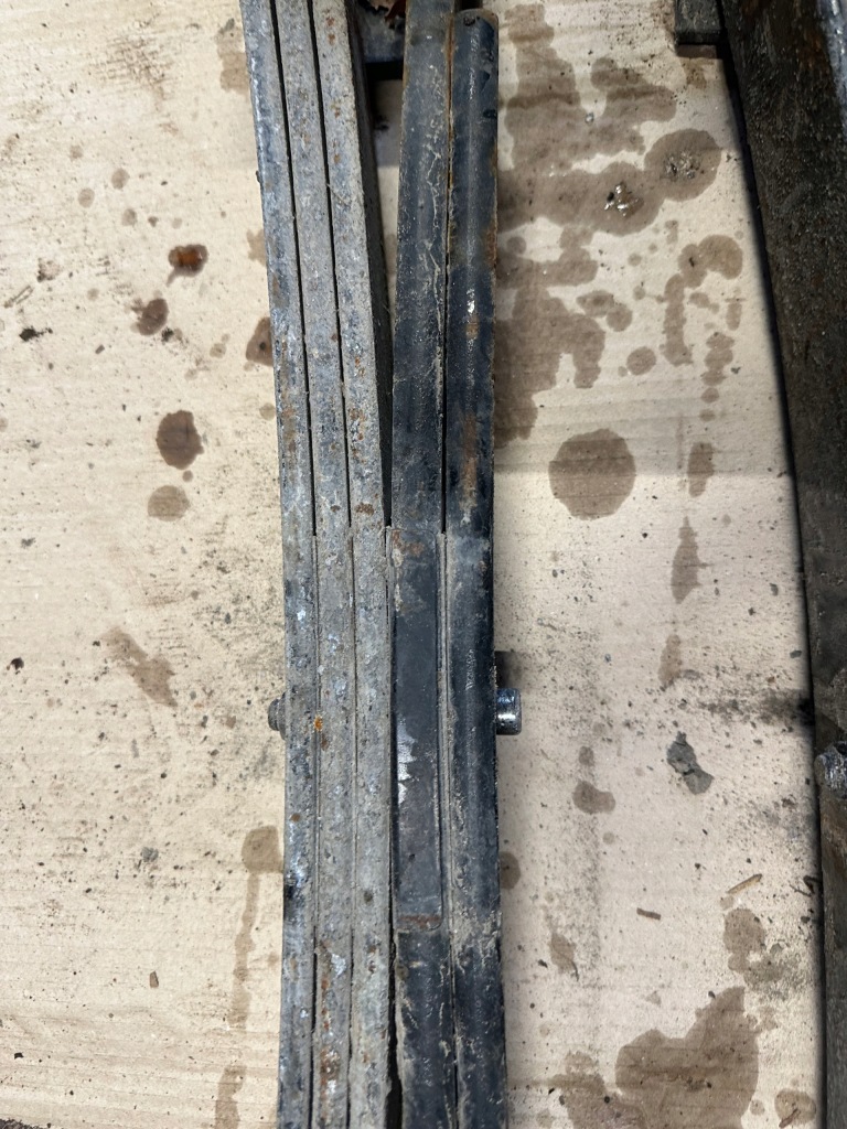 Toyota hilux viii 16-25 ресора задній задній лівий правий щітка щітки ресори Недорого