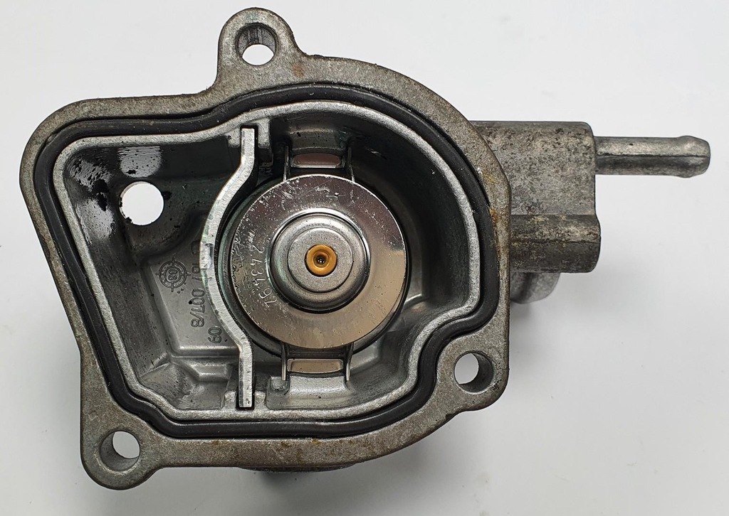 фото №3, Корпус термостата mercedes w220 3.2 cdi