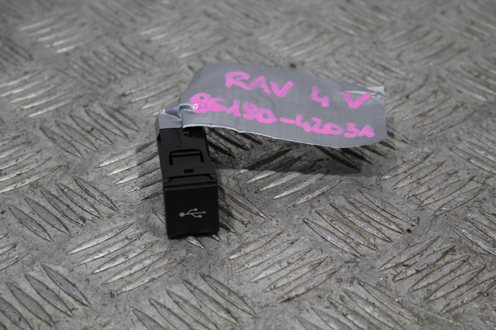 фото №1, Роз'єм usb toyota rav4 v 5 86190-42031