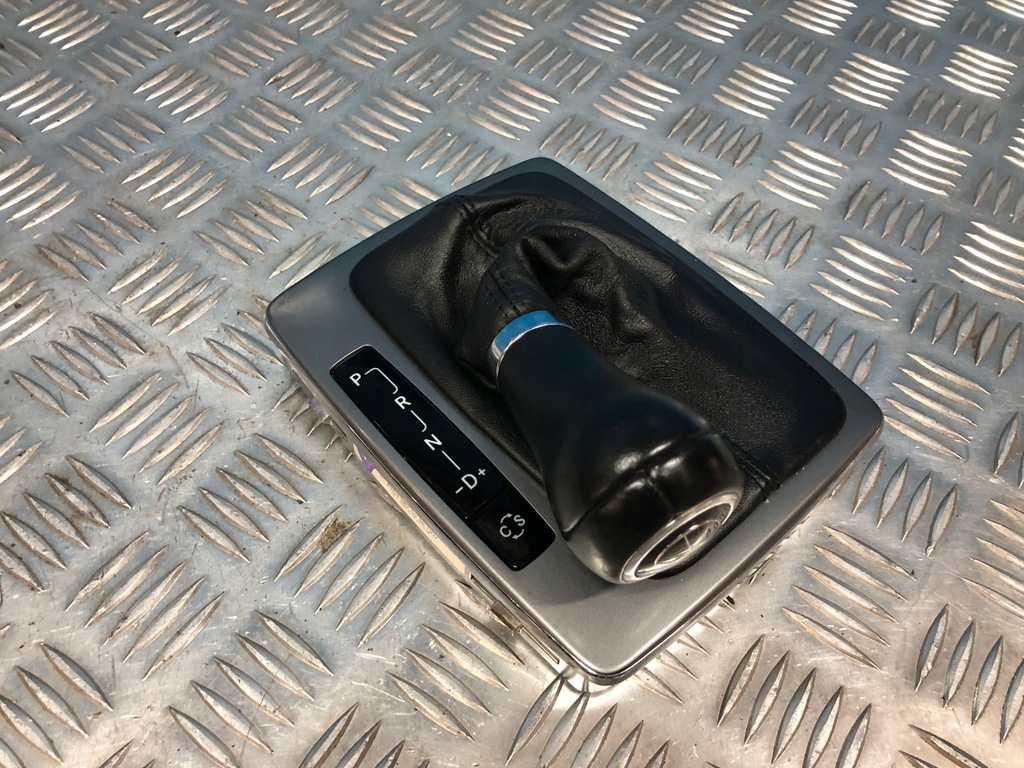 фото №1, Mercedes w204 ручка чохол рамка домкрата a2042671510