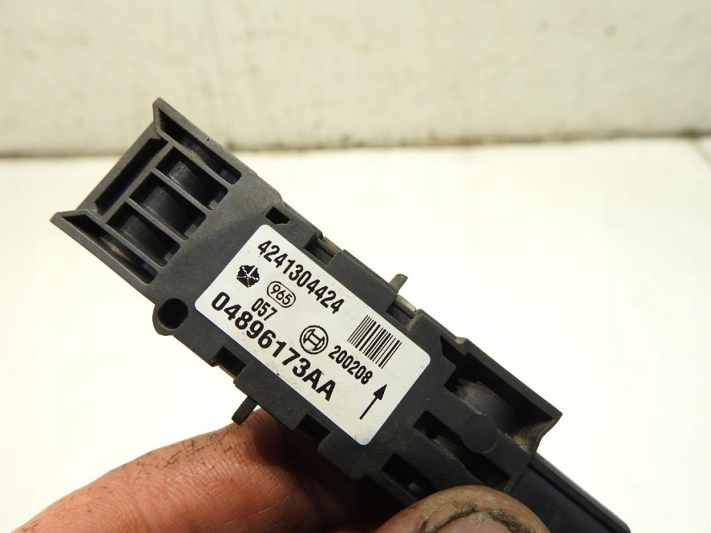 фото №7, Датчик удару подушка безпеки chrysler 300c 04896173aa