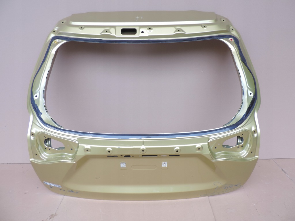 фото №1, Toyota yaris cross 2021 2022 задня кришка багажника / задня