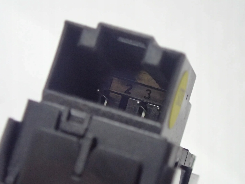 фото №8, ^^ vw t-roc кнопка відкривання кришки багажника 2ga867425 3g0959831a