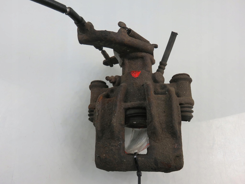 фото №9, Суппорт правый задняя nissan cabstar maxity 2.5 2006-2013