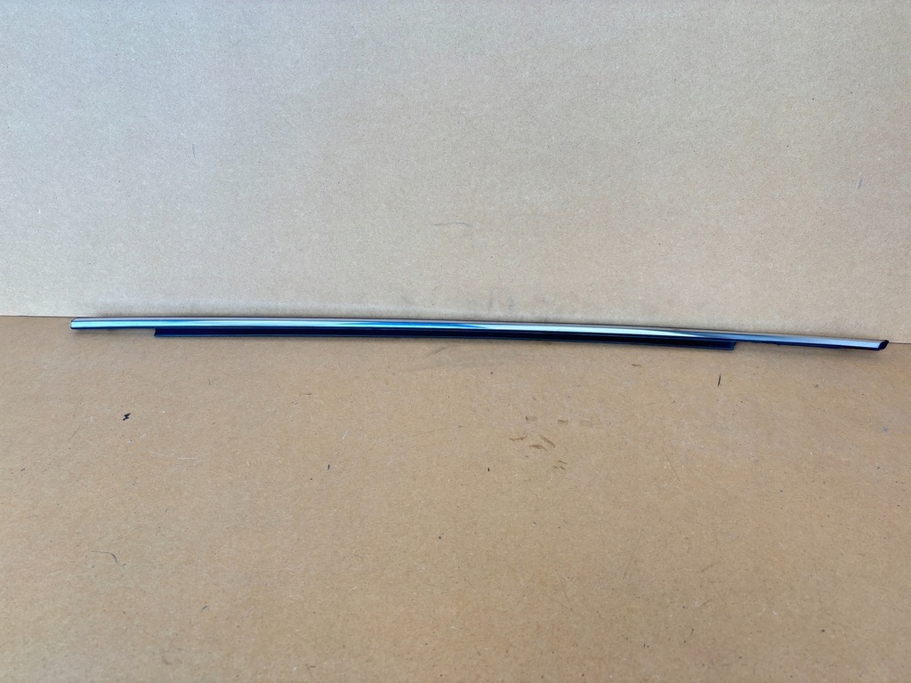 фото №3, Молдинг уплотнитель перед левый mazda 3 bm 2013-