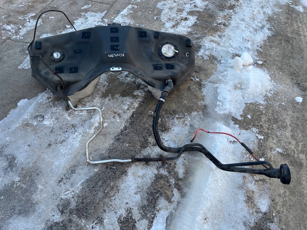 фото №1, Idealny kpl. бак топлива nissan gtr r35 1