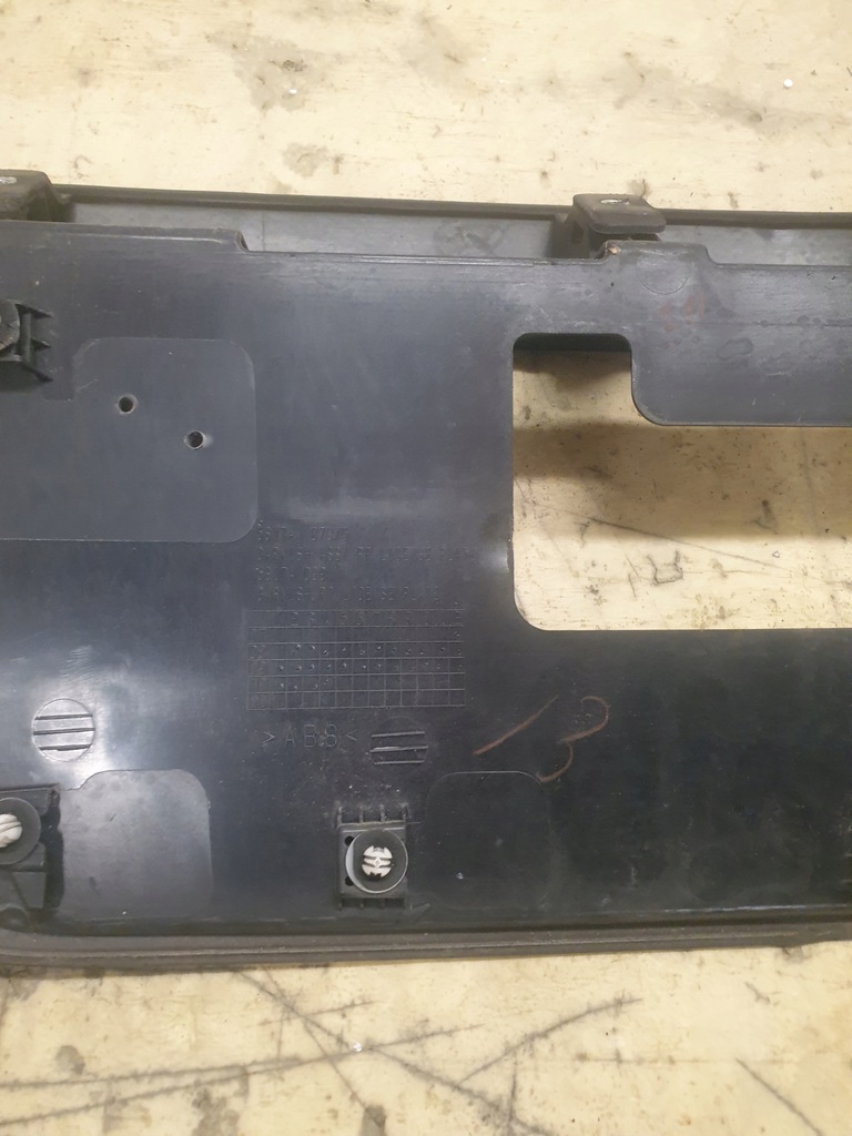 фото №8, Mitsubishi lancer x подставка номерного знака накладка 5817a099