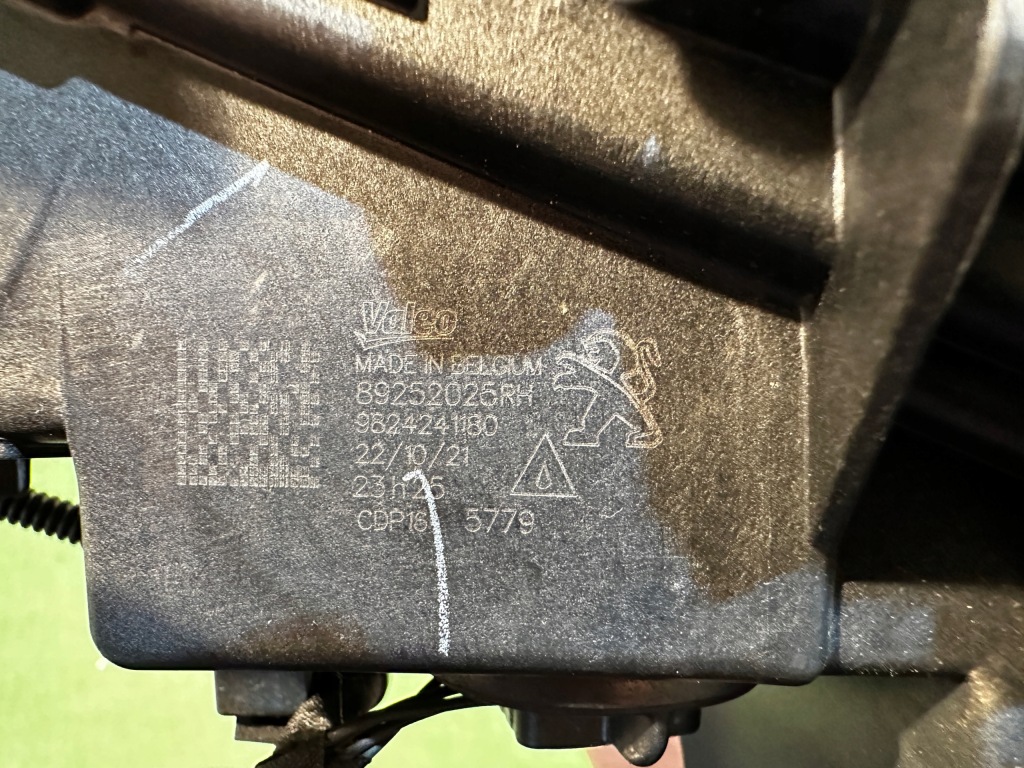 Купить Peugeot 2008 2 led drl противотуманная фара правый 9824241180