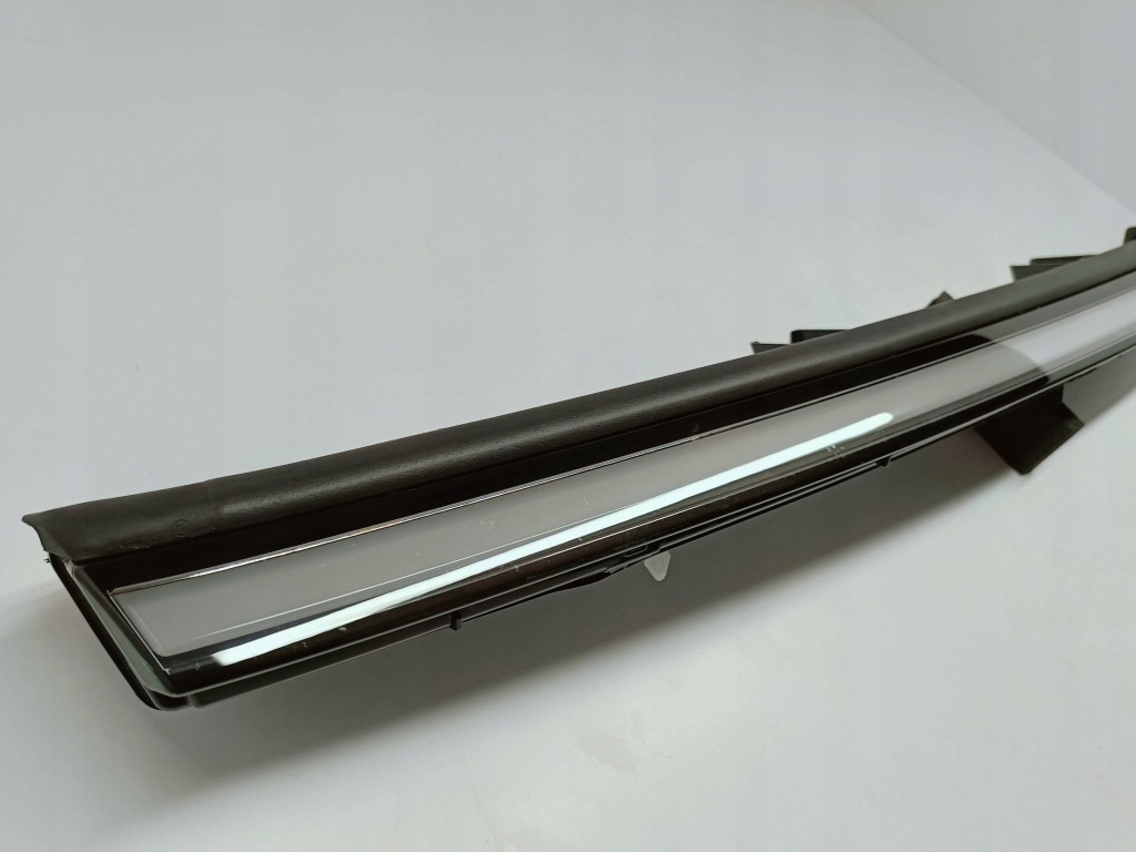 Tesla model y juniper 25- лампа накладка молдинг led бампера перед 203829496c Киев