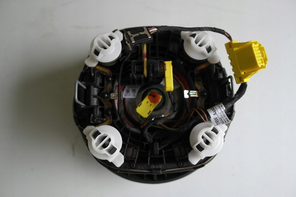 фото №8, Воздуховод подушка безопасности audi s3 rs3 a3 a4 b8 s4 rs4 a5 s5 rs5 sq3 q3 q5 sq5 a6 s6