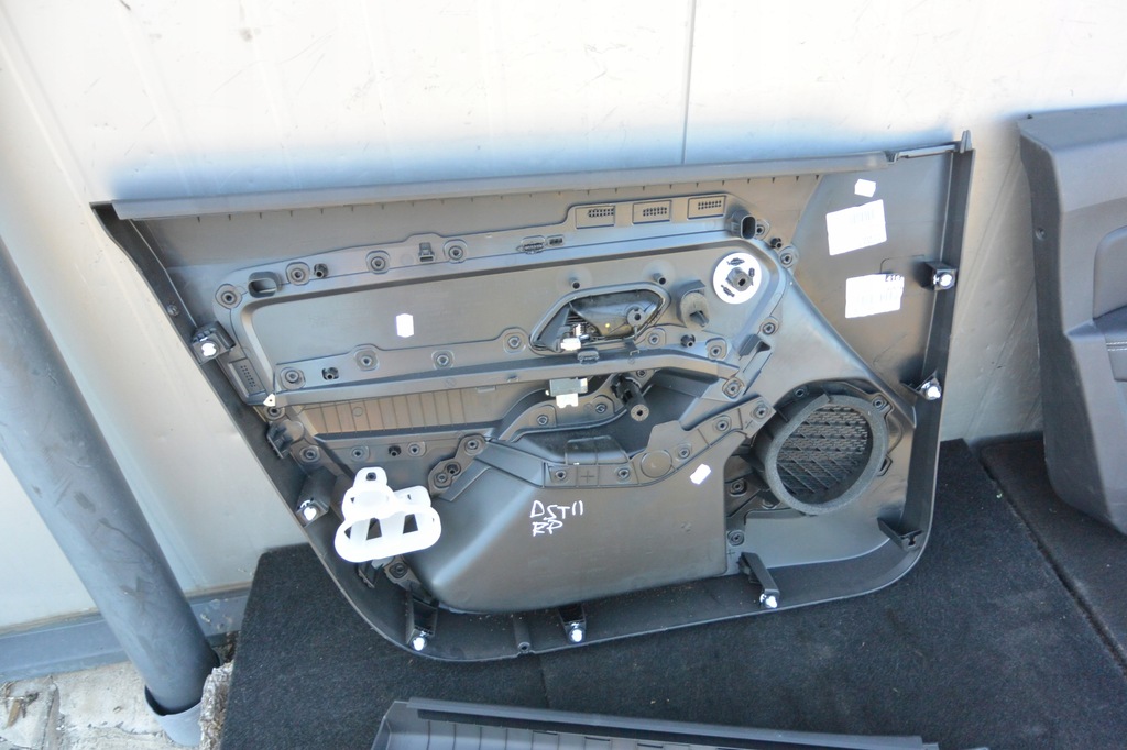 фото №13, Dacia duster ii 17- обшивки оббивка двері ліва права перед задня kpl