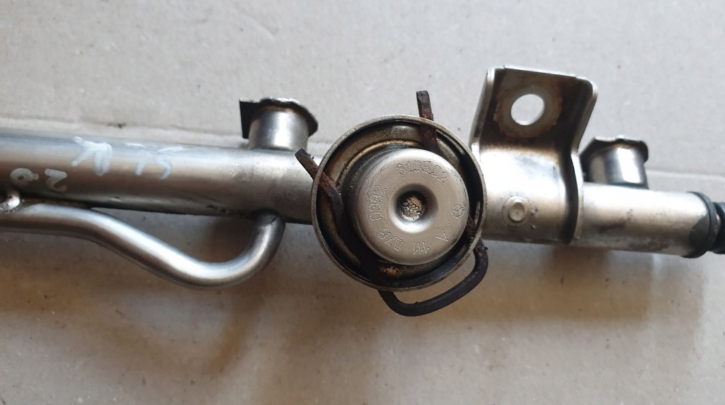 фото №3, Молдинг впрыскная клапан mercedes slk r170