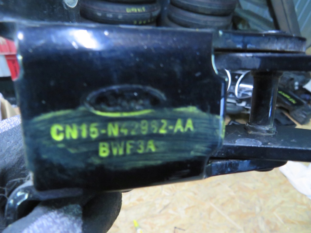 фото №2, Петлі задній кришки ford ecosport