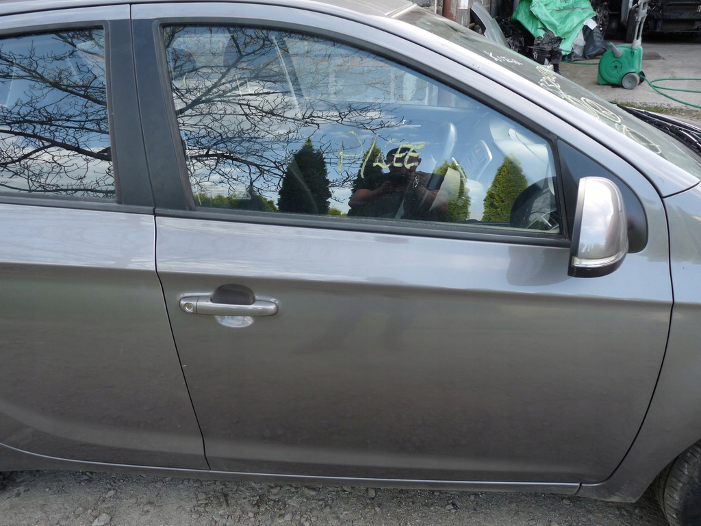 фото №1, Hyundai i20 дверь правое передние правый перед sag 08-14r