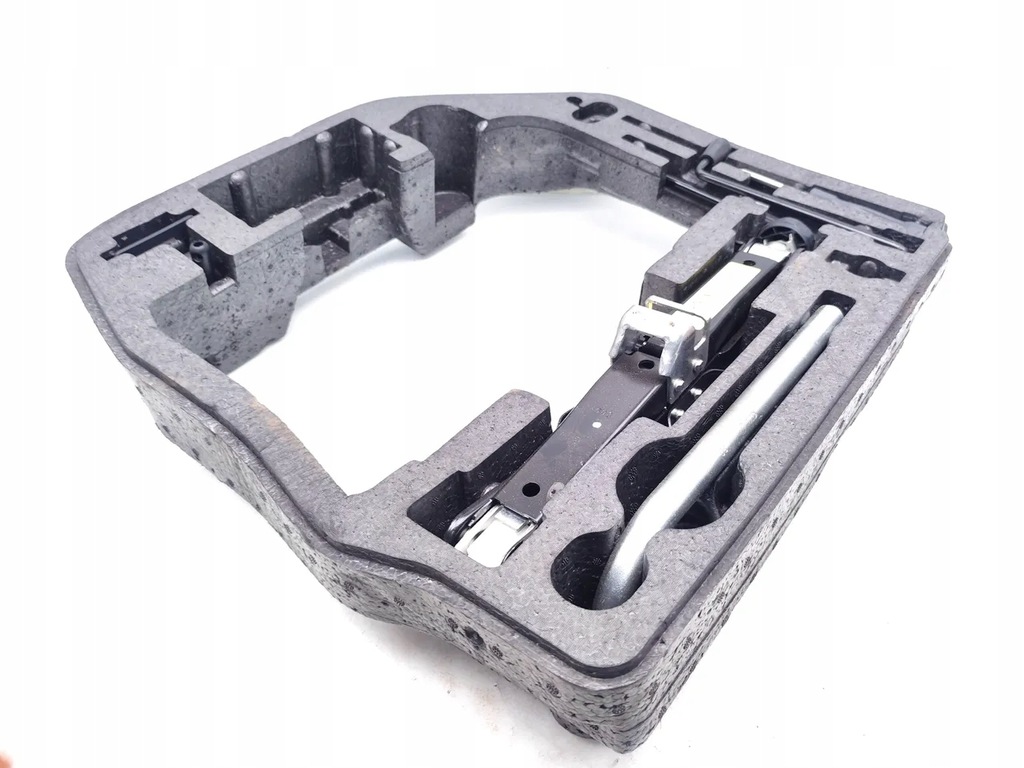 фото №10, Audi a5 набір інструментів do колеса запасного 2009 coupe 2/3dr 8t0012109a