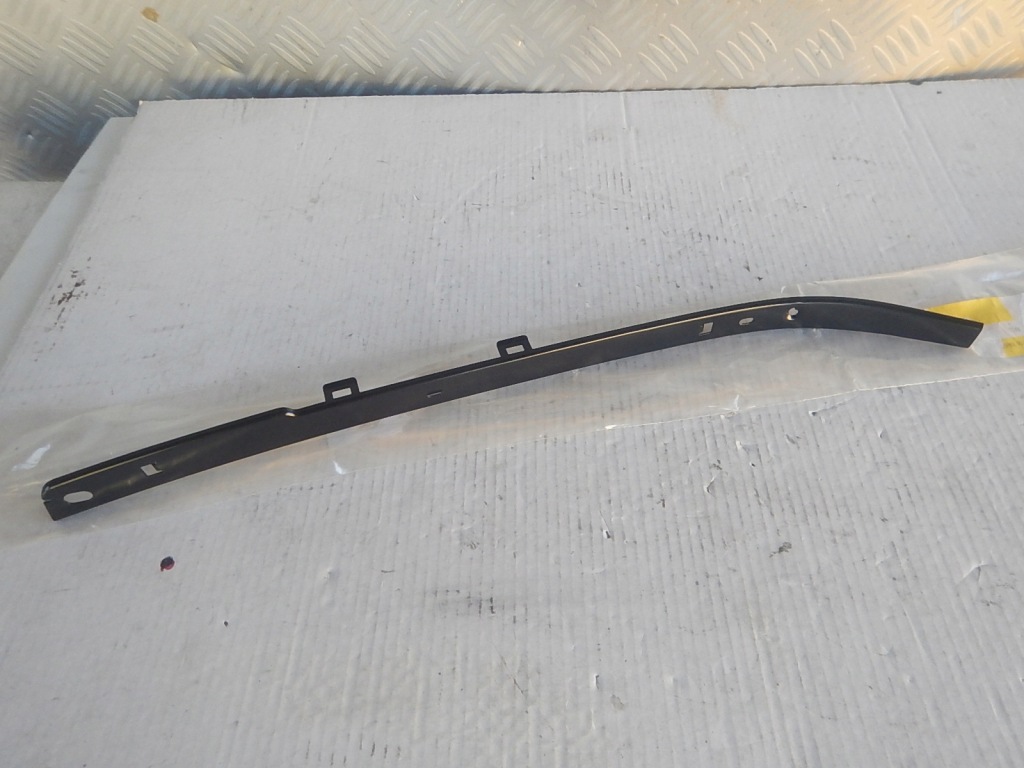 фото №1, Mercedes clk w209 напрямна бампера задня напрямна