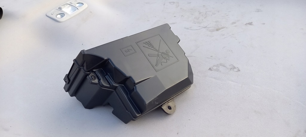 фото №1, Корпус, коробка запобіжників dacia jogger